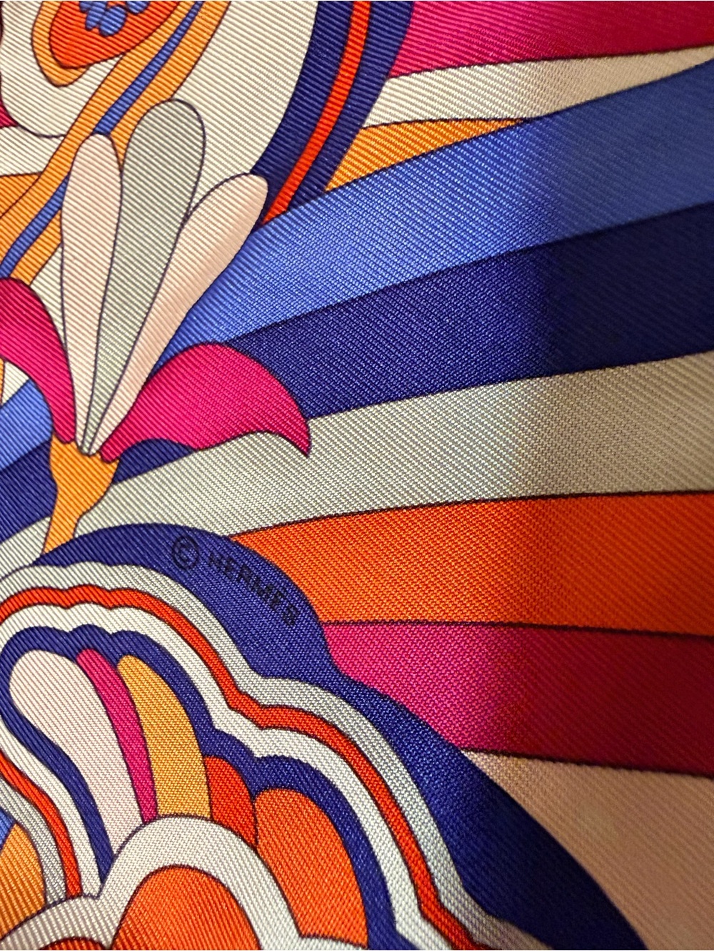 Hermès Faubourg Rainbow Gavroche 45 Scarf w/original tags in like new condition - Picture 8 of 13